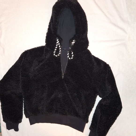 lululemon athletica Jackets & Blazers - lululemon Textured Fleece 1/2 Zip In Black. Size 6. W3FLRS
